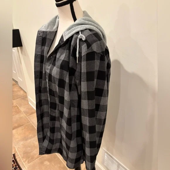 Black and Gray Men’s Plaid Button-Up Hoodie size large - Picture 8 of 10